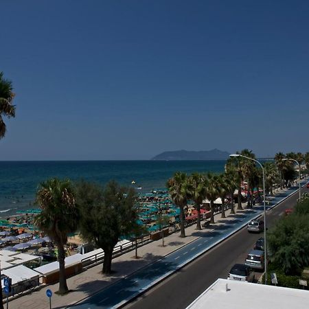 Hotel Ristorante Centosedici تيراتشينا المظهر الخارجي الصورة