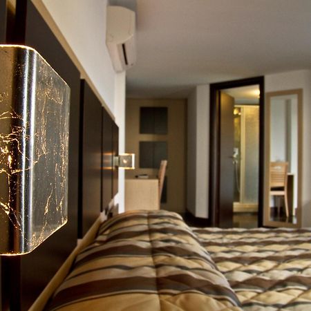 Hotel Ristorante Centosedici تيراتشينا المظهر الخارجي الصورة