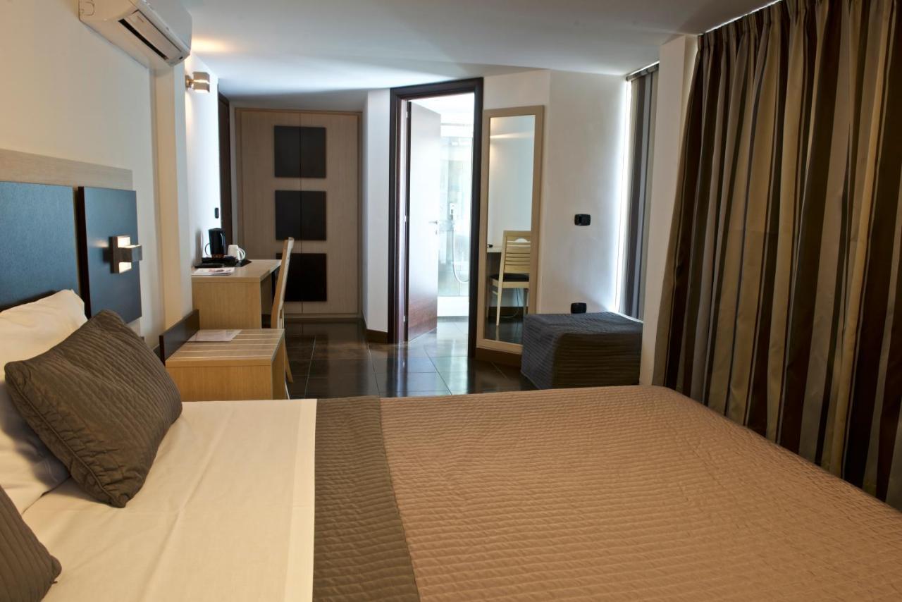 Hotel Ristorante Centosedici تيراتشينا المظهر الخارجي الصورة