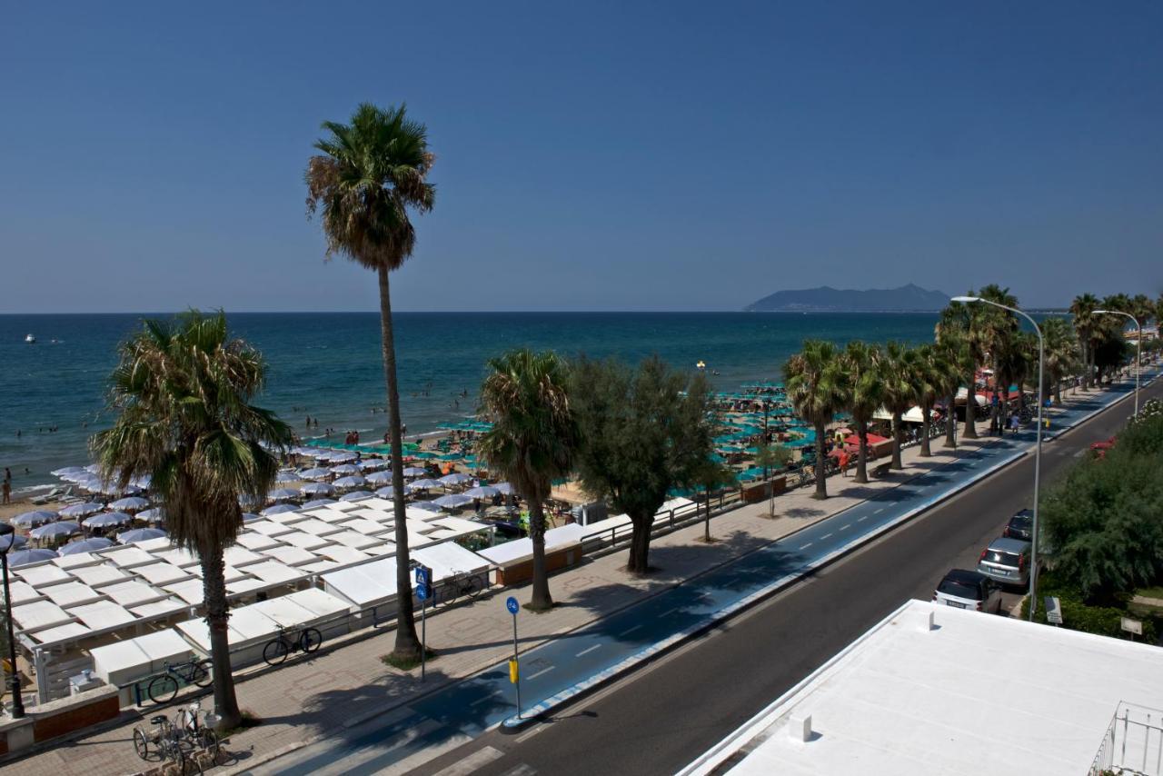 Hotel Ristorante Centosedici تيراتشينا المظهر الخارجي الصورة