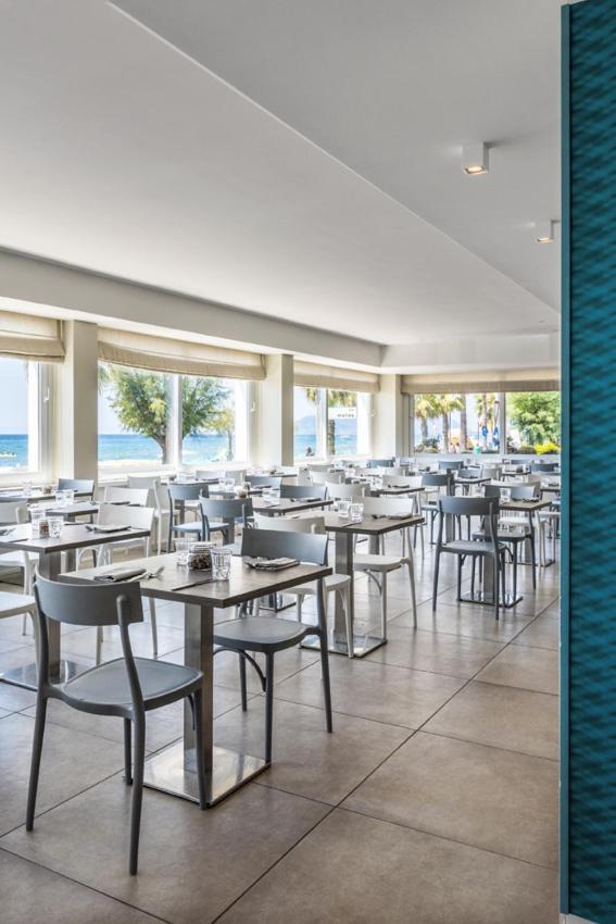 Hotel Ristorante Centosedici تيراتشينا المظهر الخارجي الصورة