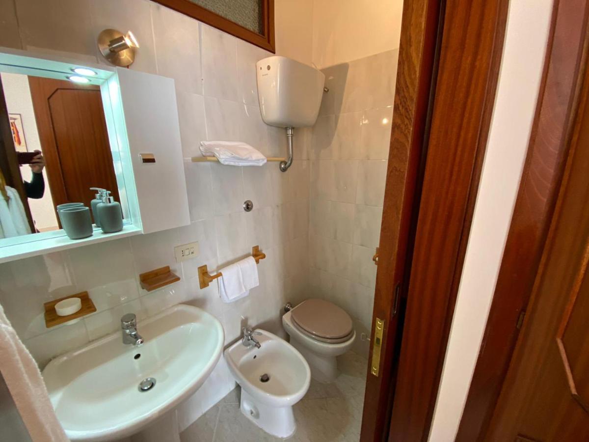 Hotel Ristorante Centosedici تيراتشينا المظهر الخارجي الصورة